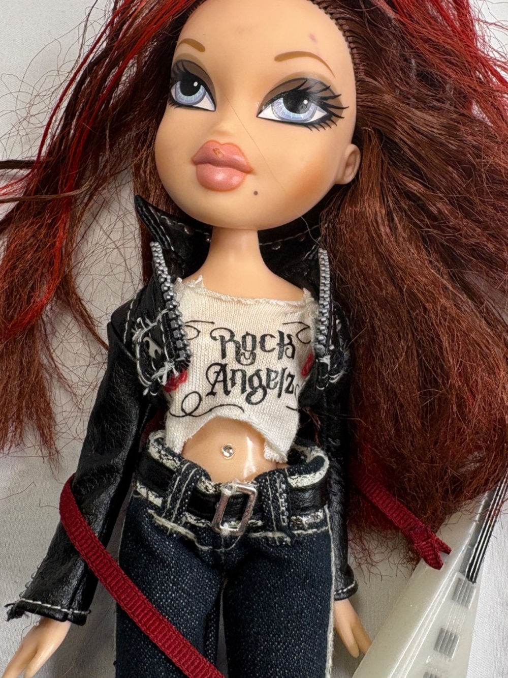 Vtg Bratz Rock Angelz Special Edition Roxxi Doll with Outfit Shoes Hat Guitar - Picture 9 of 11